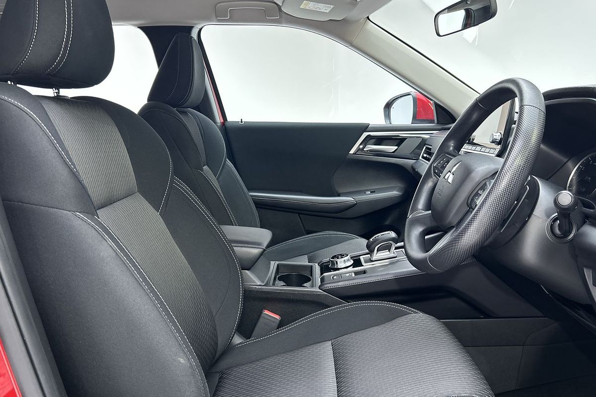 2023 Mitsubishi Outlander ES ZM