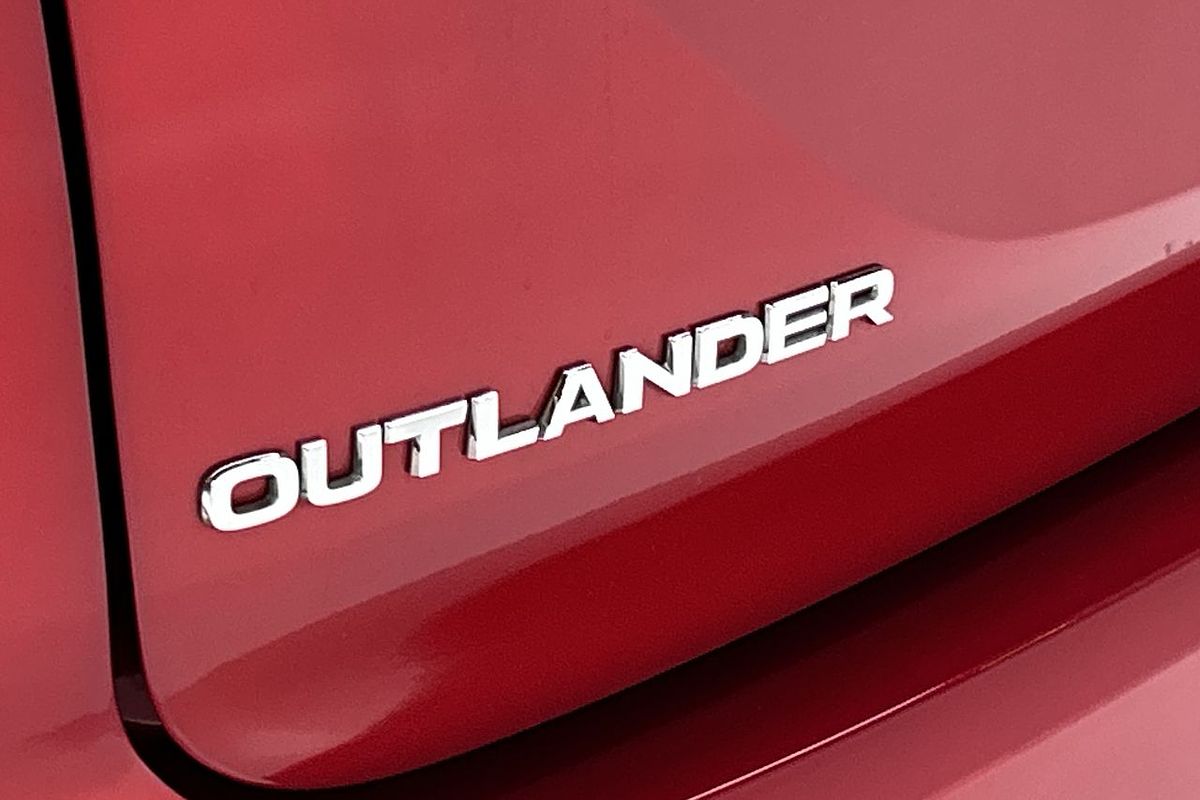 2023 Mitsubishi Outlander ES ZM