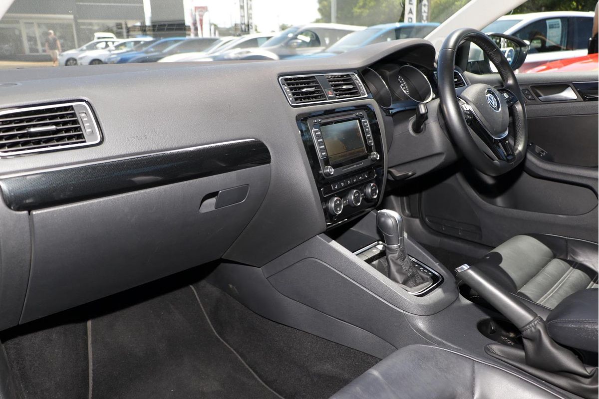 2015 Volkswagen Jetta 155TSI Highline Sport 1B
