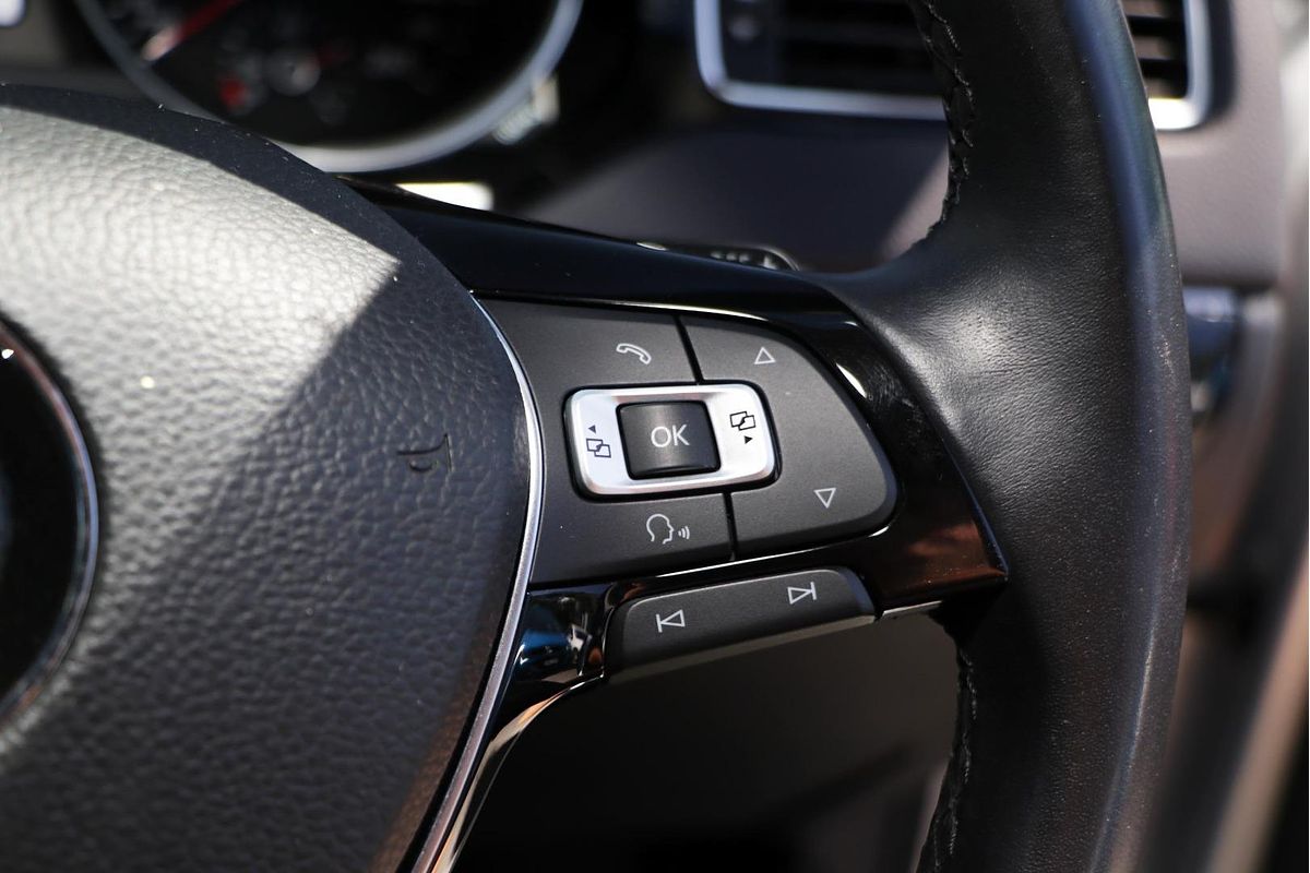 2015 Volkswagen Jetta 155TSI Highline Sport 1B