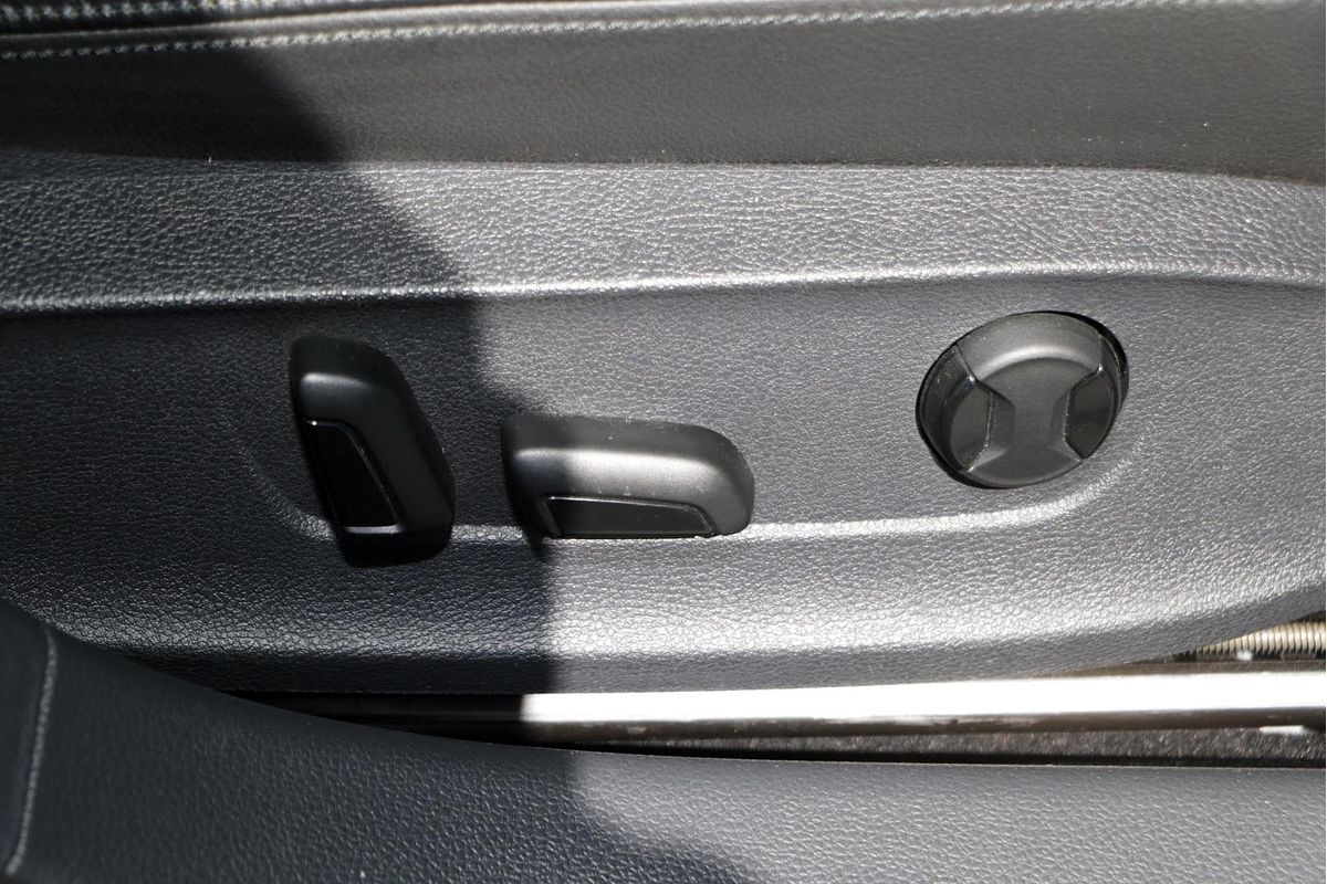 2015 Volkswagen Jetta 155TSI Highline Sport 1B