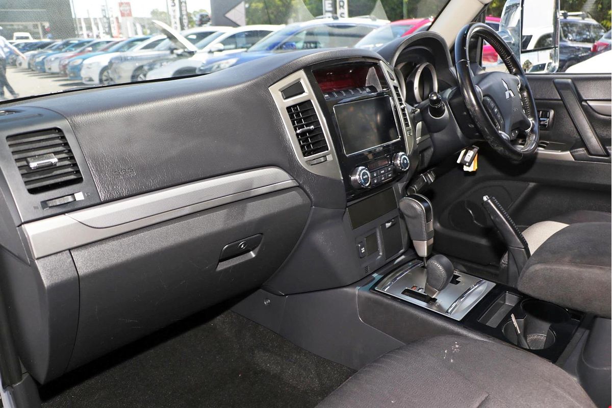 2017 Mitsubishi Pajero GLX NX