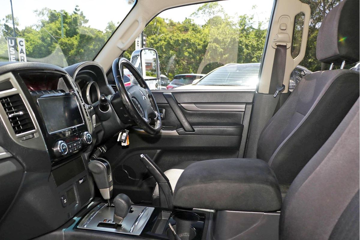 2017 Mitsubishi Pajero GLX NX