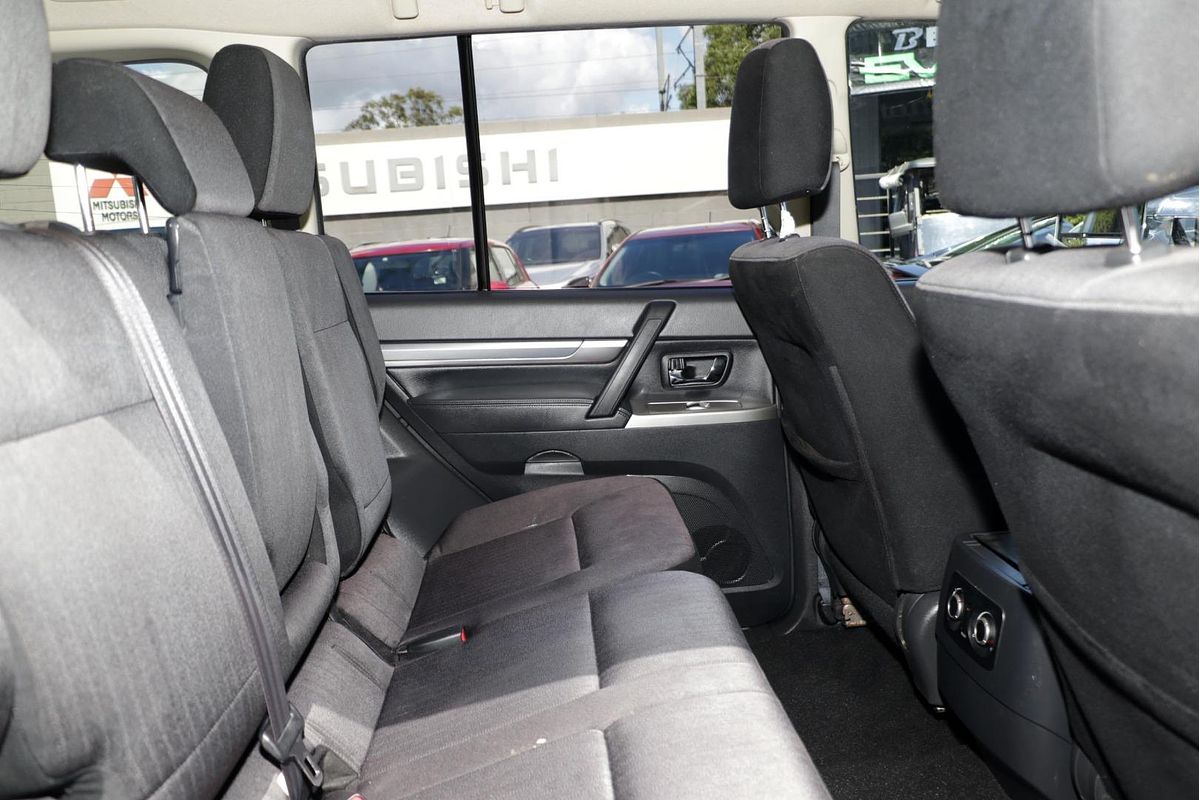 2017 Mitsubishi Pajero GLX NX