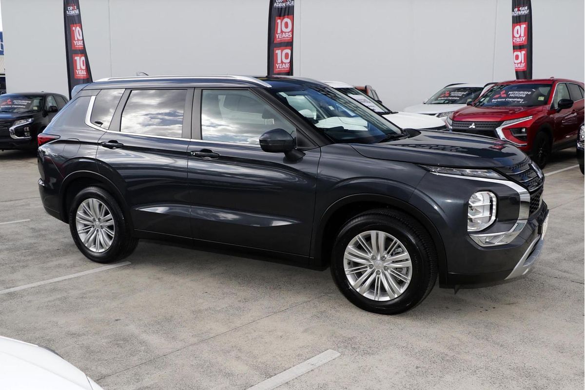 2024 Mitsubishi Outlander LS ZM