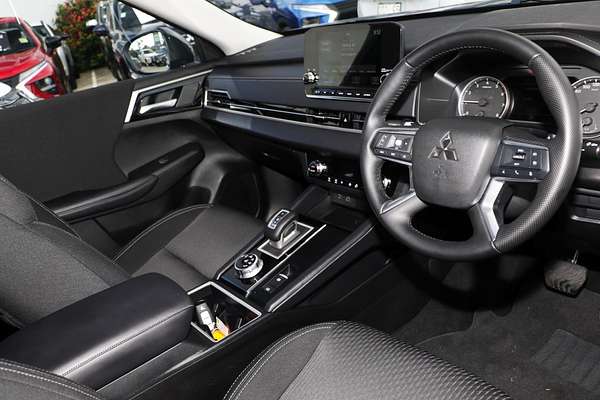 2024 Mitsubishi Outlander LS ZM