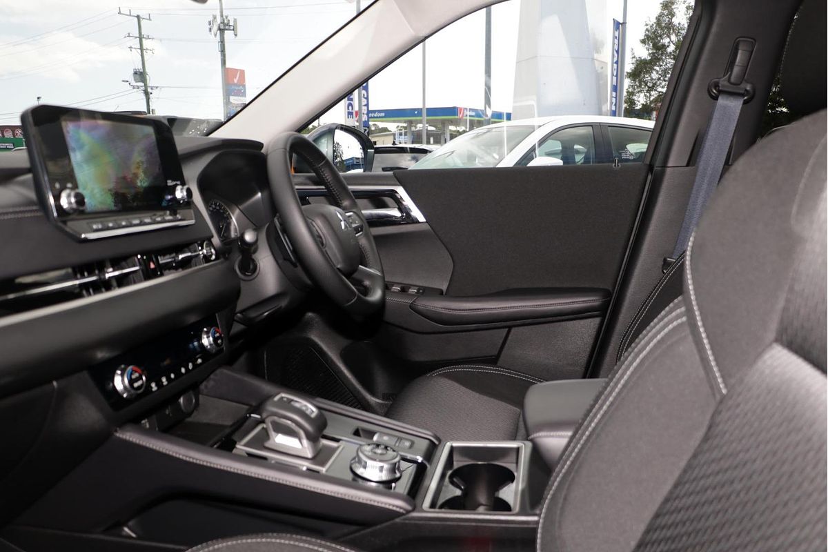 2024 Mitsubishi Outlander LS ZM