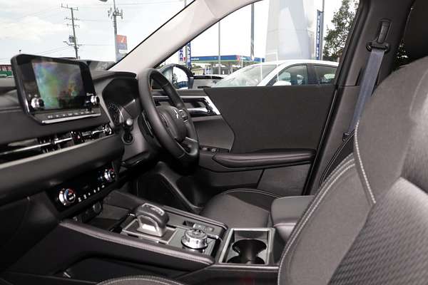 2024 Mitsubishi Outlander LS ZM