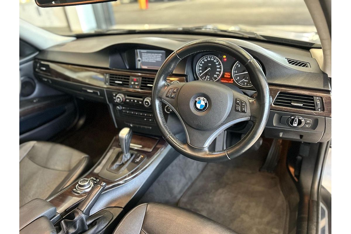 2011 BMW 3 Series 320i Lifestyle E90