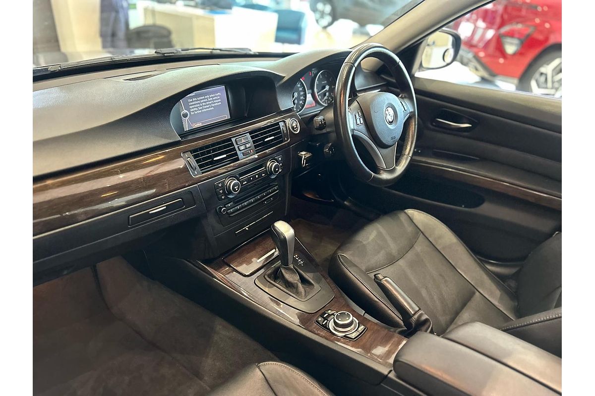 2011 BMW 3 Series 320i Lifestyle E90