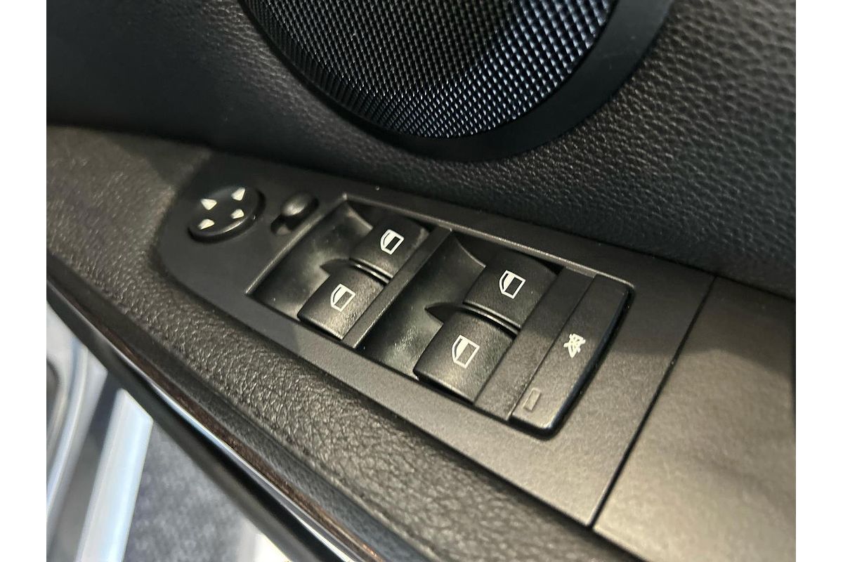 2011 BMW 3 Series 320i Lifestyle E90