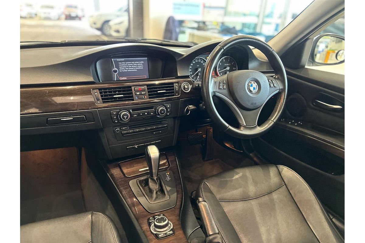 2011 BMW 3 Series 320i Lifestyle E90
