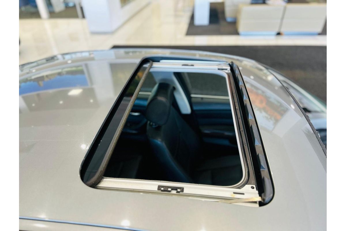 2011 BMW 3 Series 320i Lifestyle E90