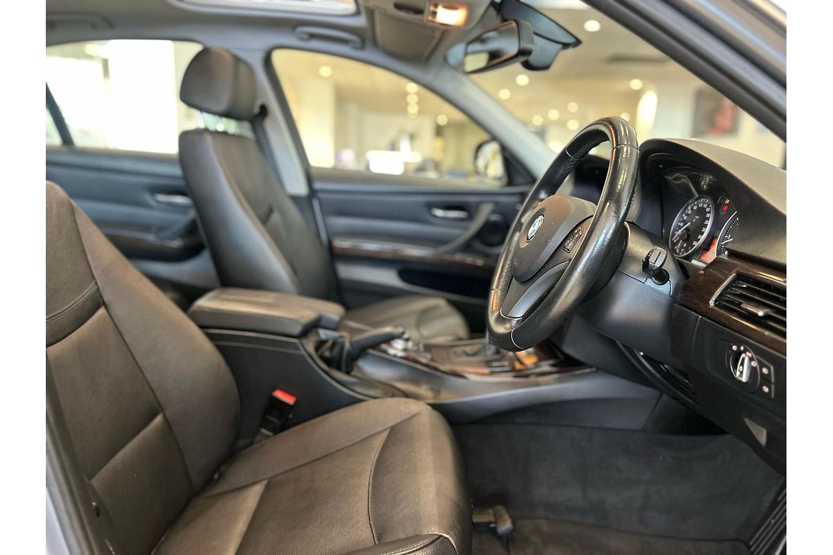 2011 BMW 3 Series 320i Lifestyle E90