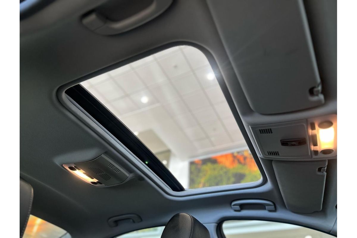 2011 BMW 3 Series 320i Lifestyle E90
