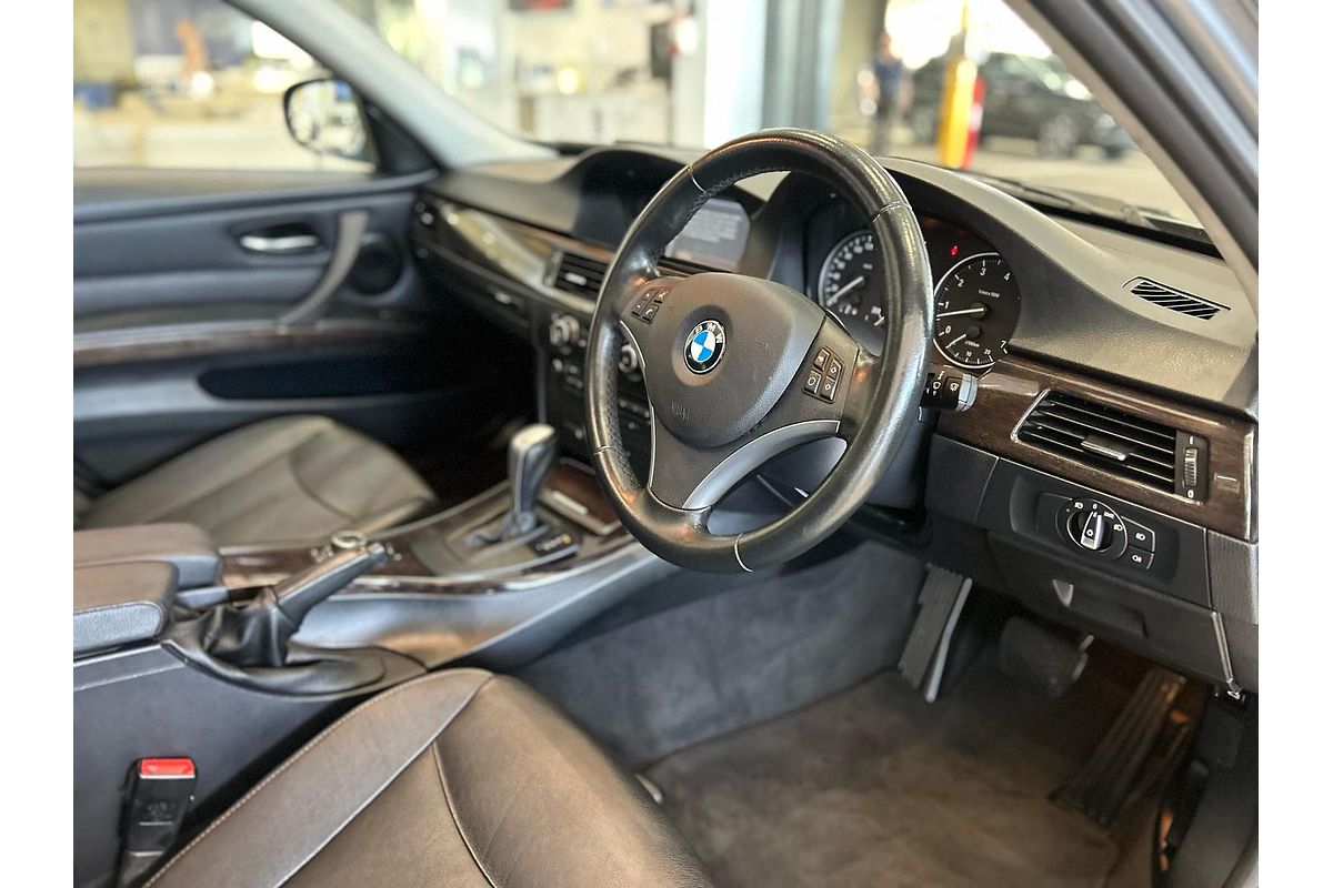 2011 BMW 3 Series 320i Lifestyle E90
