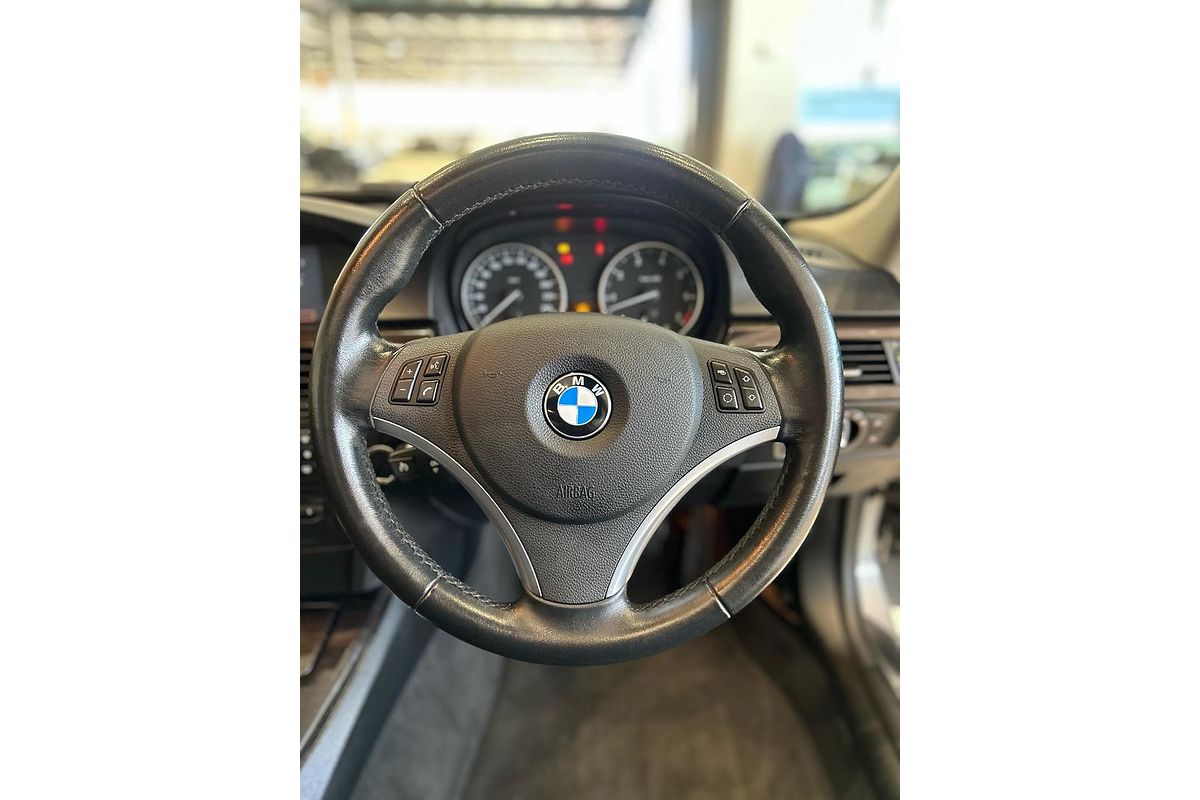2011 BMW 3 Series 320i Lifestyle E90