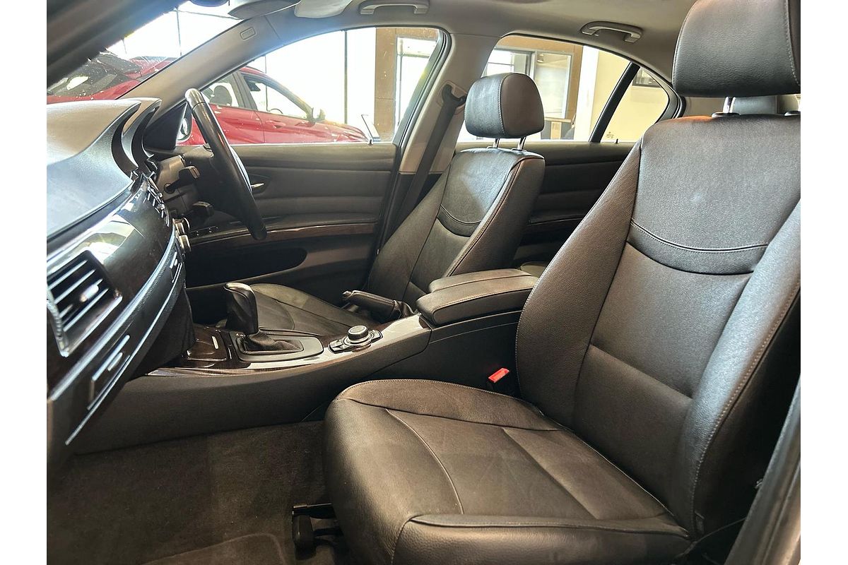 2011 BMW 3 Series 320i Lifestyle E90