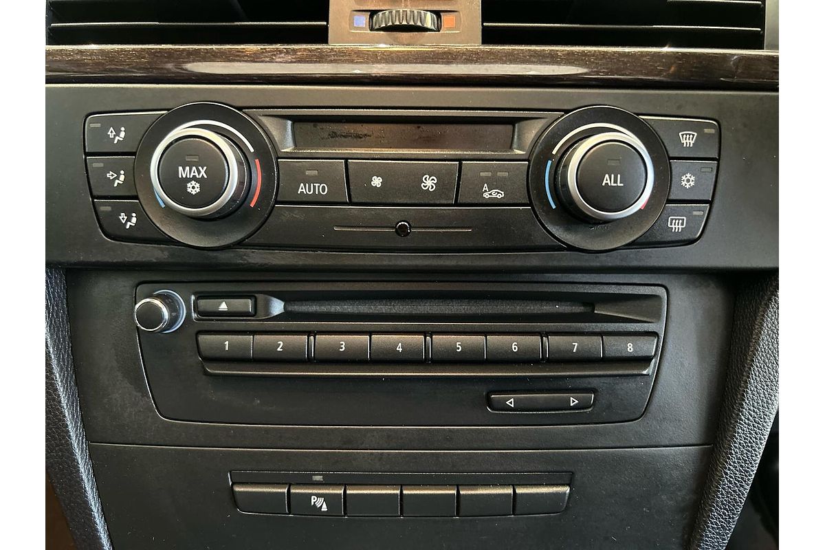 2011 BMW 3 Series 320i Lifestyle E90