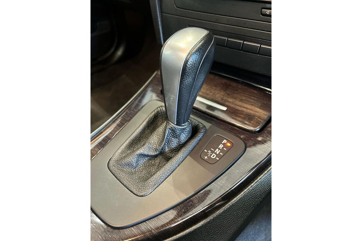 2011 BMW 3 Series 320i Lifestyle E90
