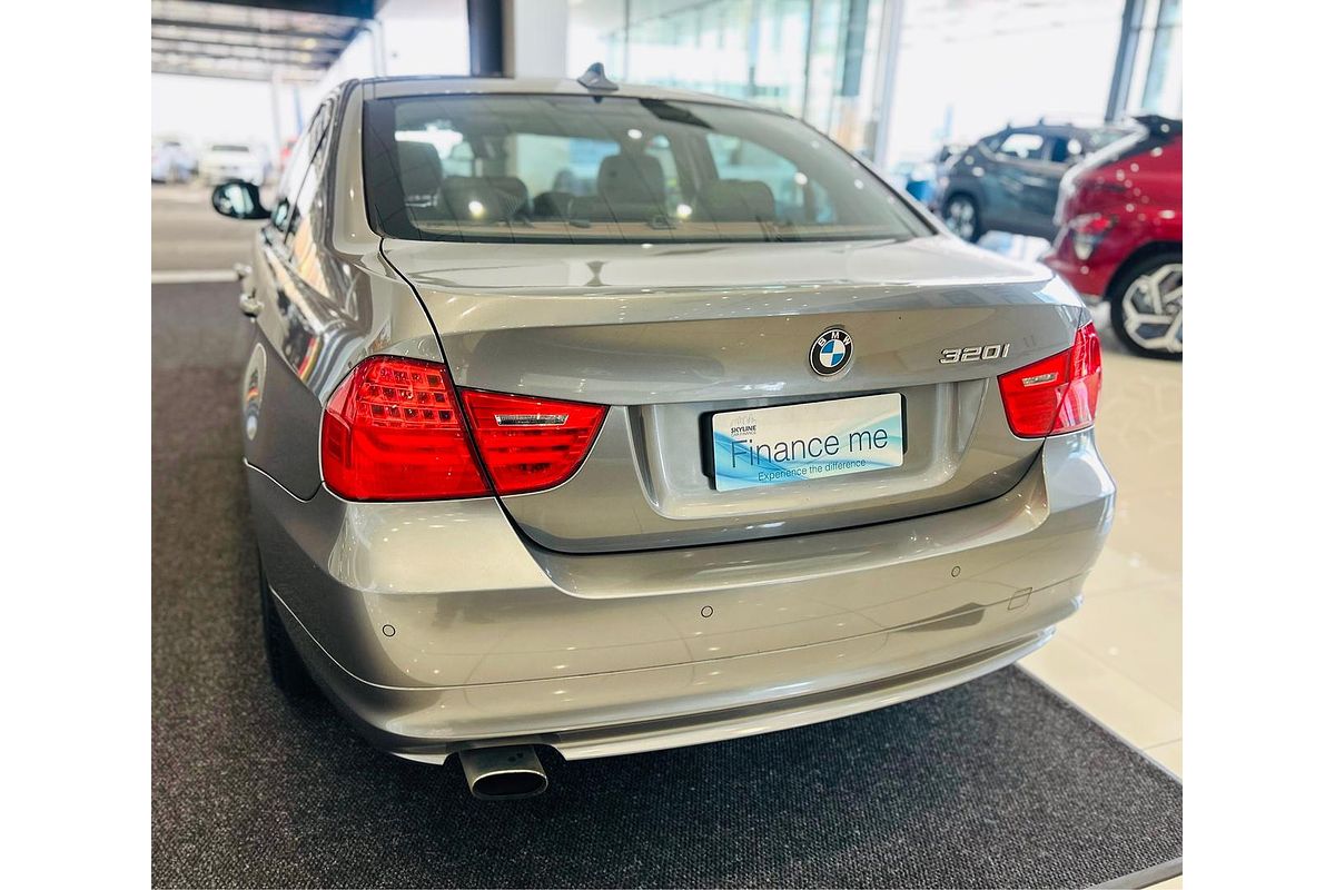 2011 BMW 3 Series 320i Lifestyle E90