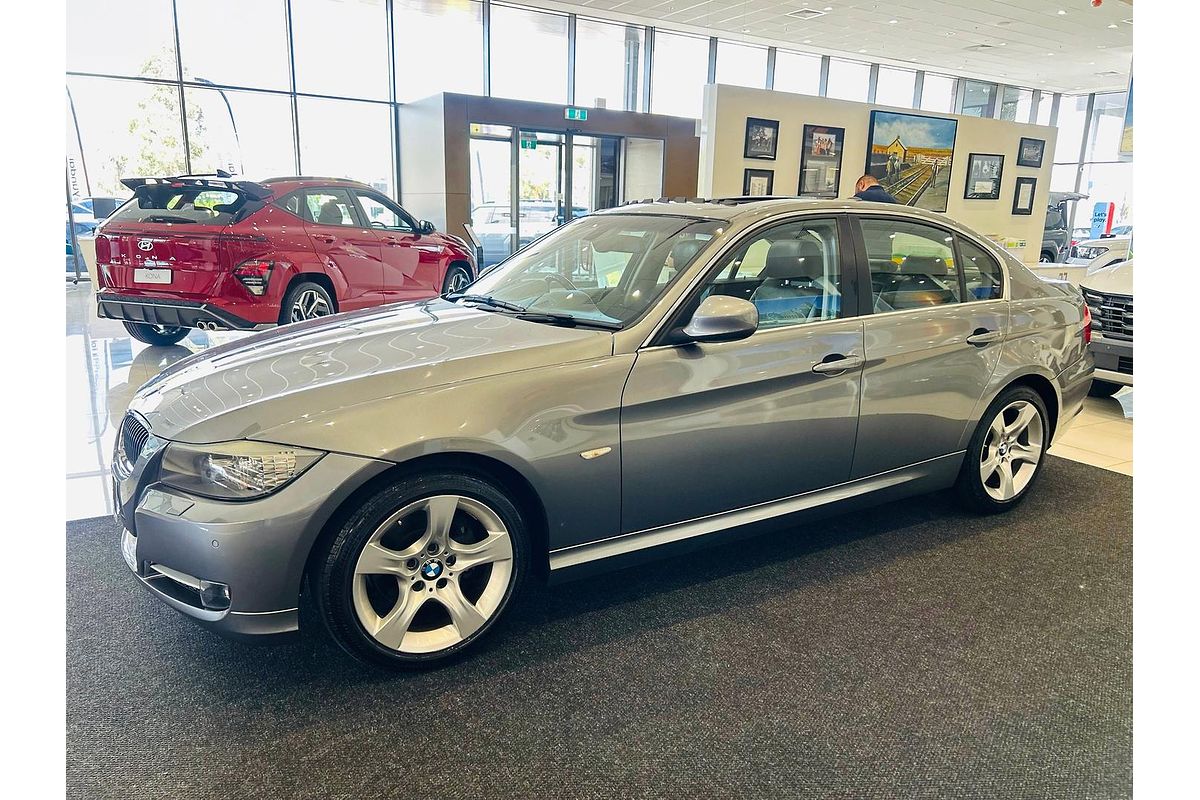 2011 BMW 3 Series 320i Lifestyle E90
