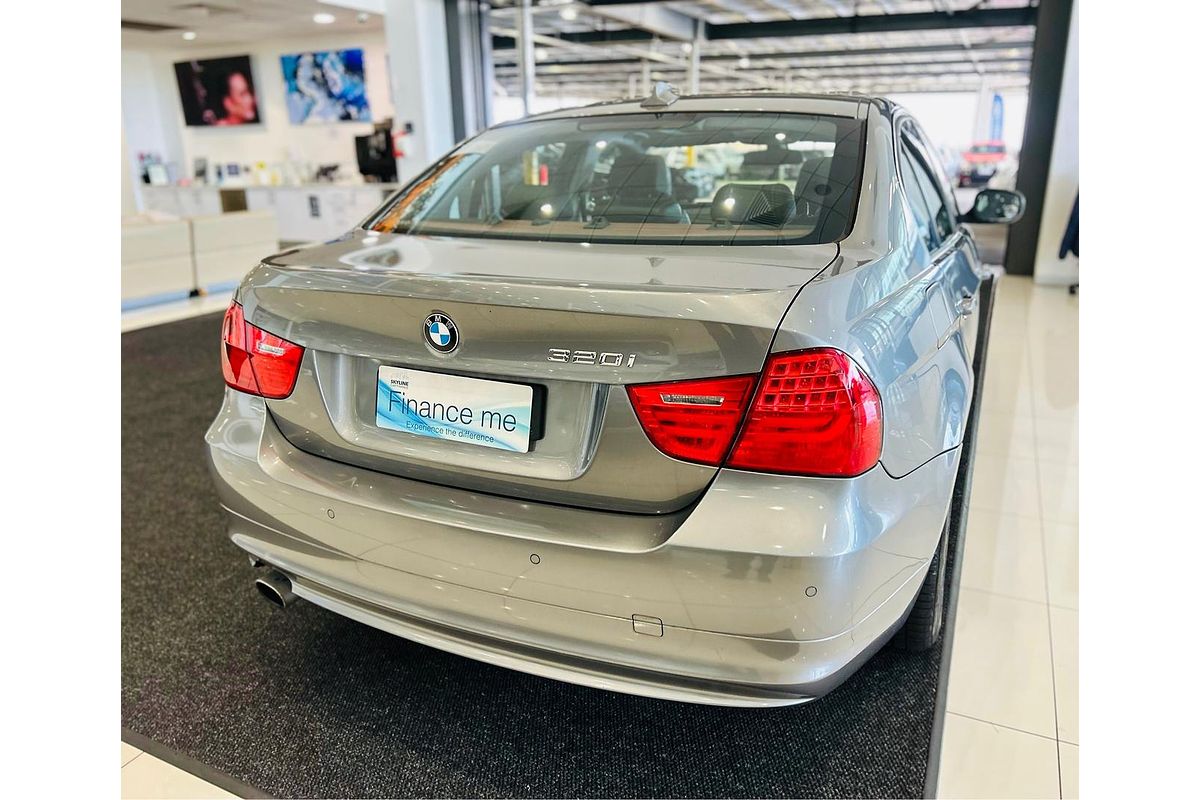 2011 BMW 3 Series 320i Lifestyle E90