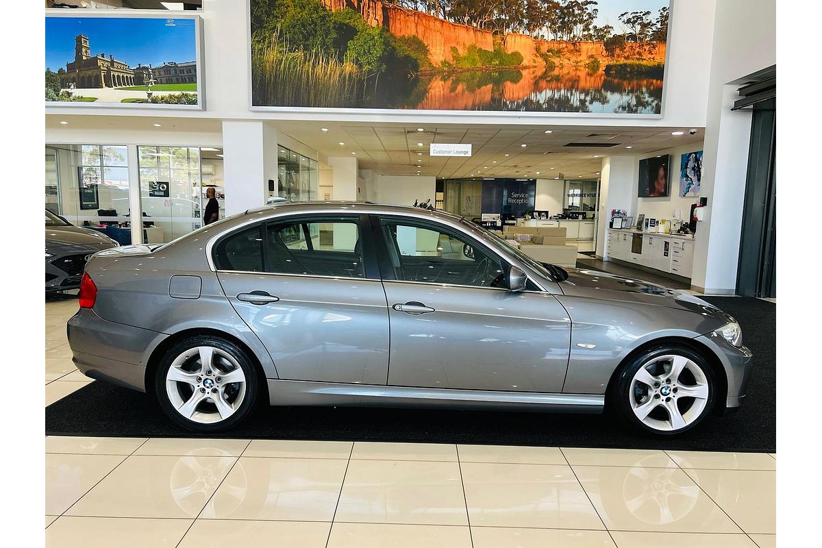 2011 BMW 3 Series 320i Lifestyle E90