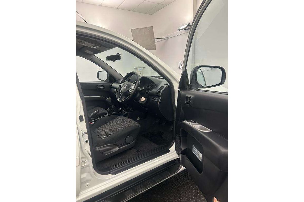 2014 Mitsubishi Triton GLX-R MN 4X4
