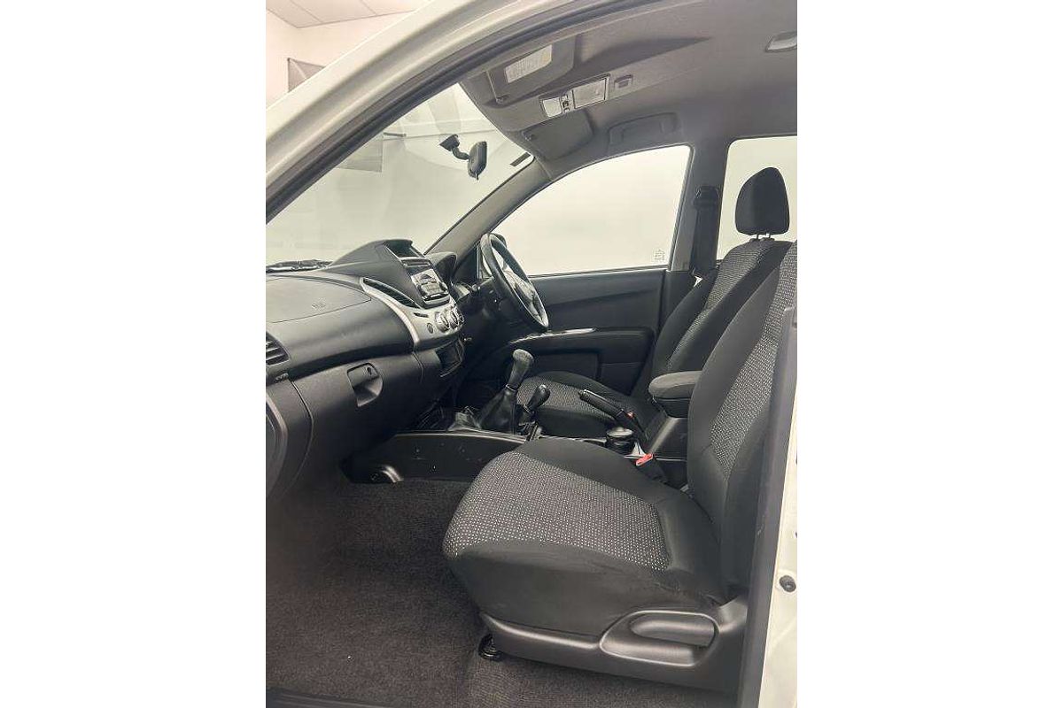 2014 Mitsubishi Triton GLX-R MN 4X4