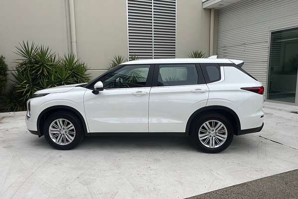 2024 Mitsubishi Outlander ES ZM