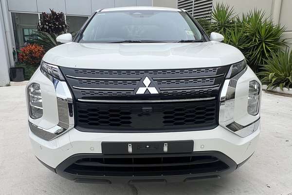 2024 Mitsubishi Outlander ES ZM