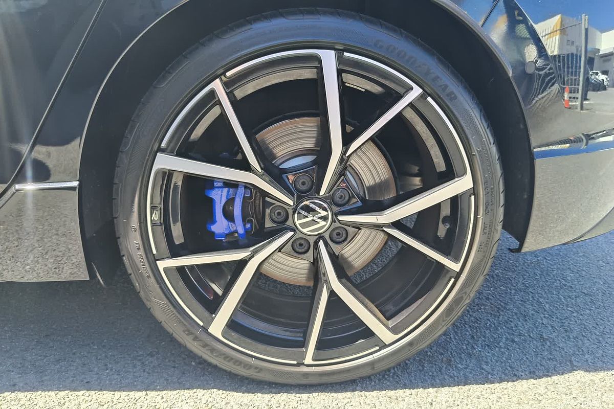 2022 Volkswagen Golf R 8