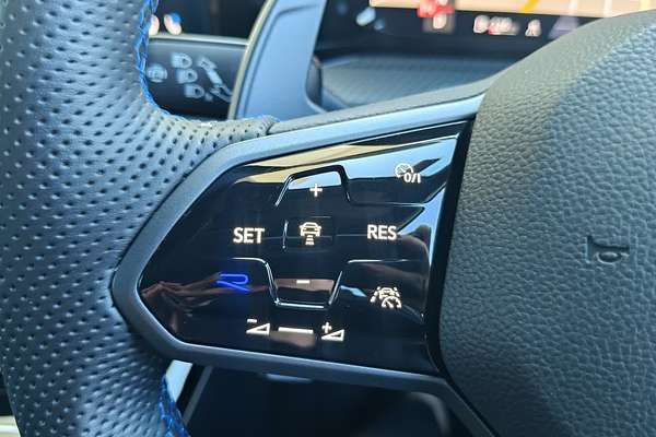 2022 Volkswagen Golf R 8