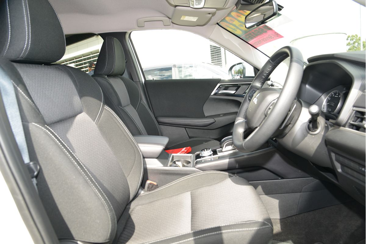 2023 Mitsubishi Outlander LS ZM