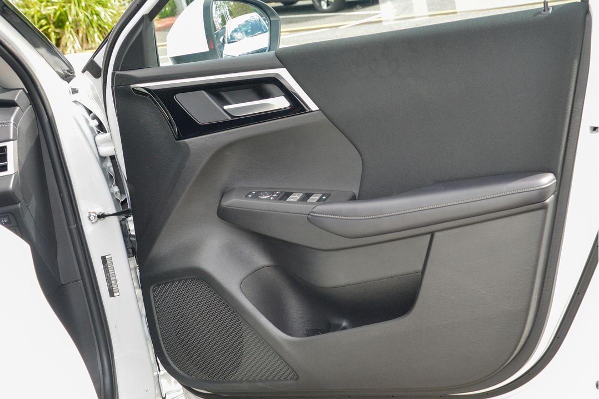 2023 Mitsubishi Outlander LS ZM