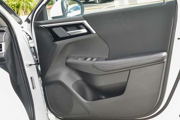 2023 Mitsubishi Outlander LS ZM