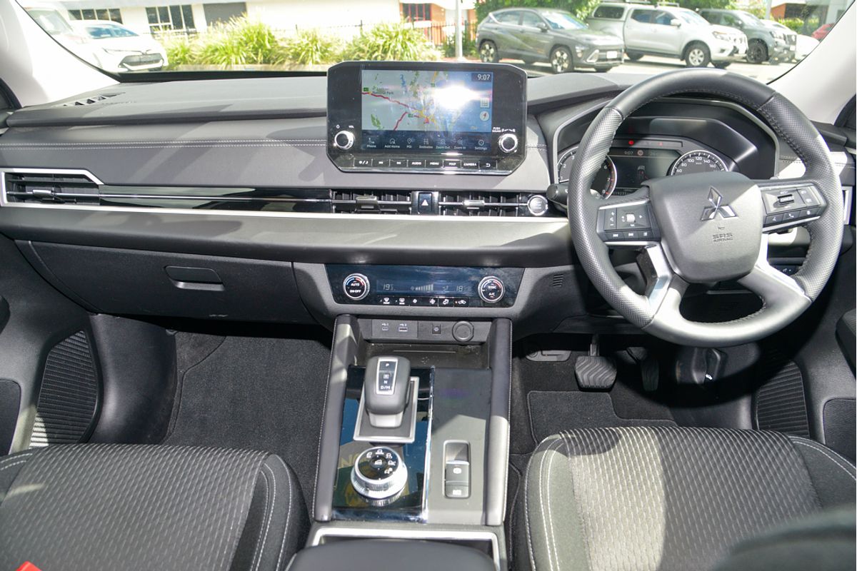 2023 Mitsubishi Outlander LS ZM