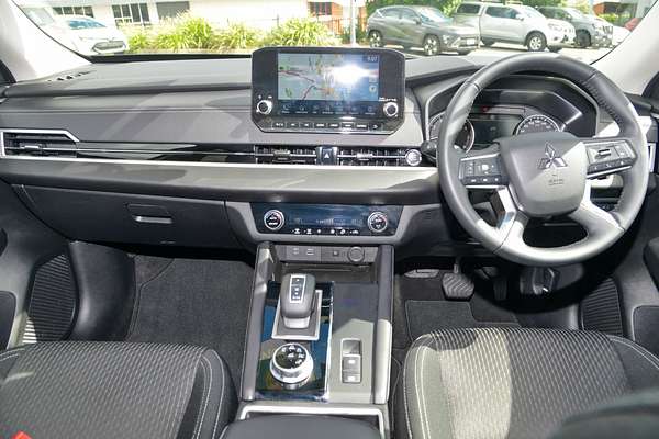 2023 Mitsubishi Outlander LS ZM