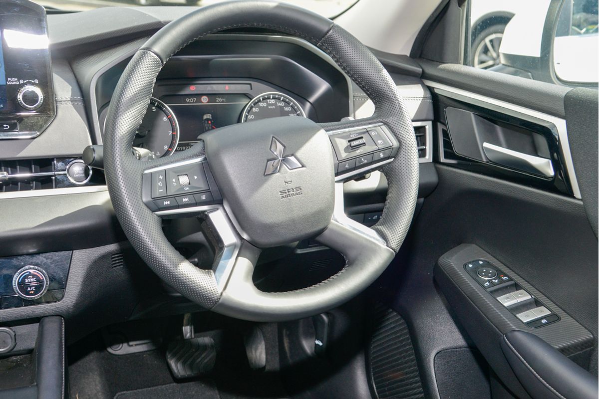2023 Mitsubishi Outlander LS ZM