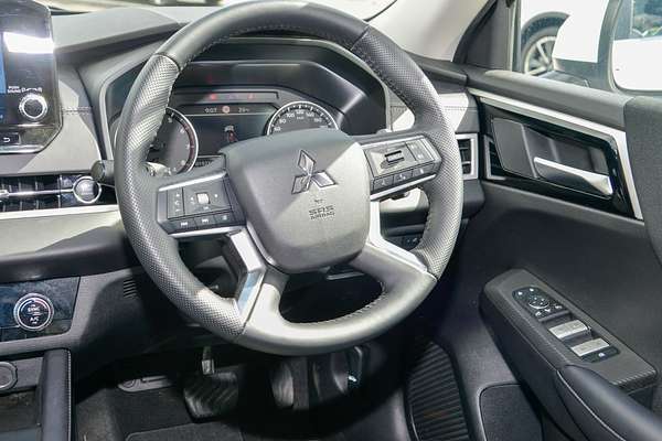 2023 Mitsubishi Outlander LS ZM