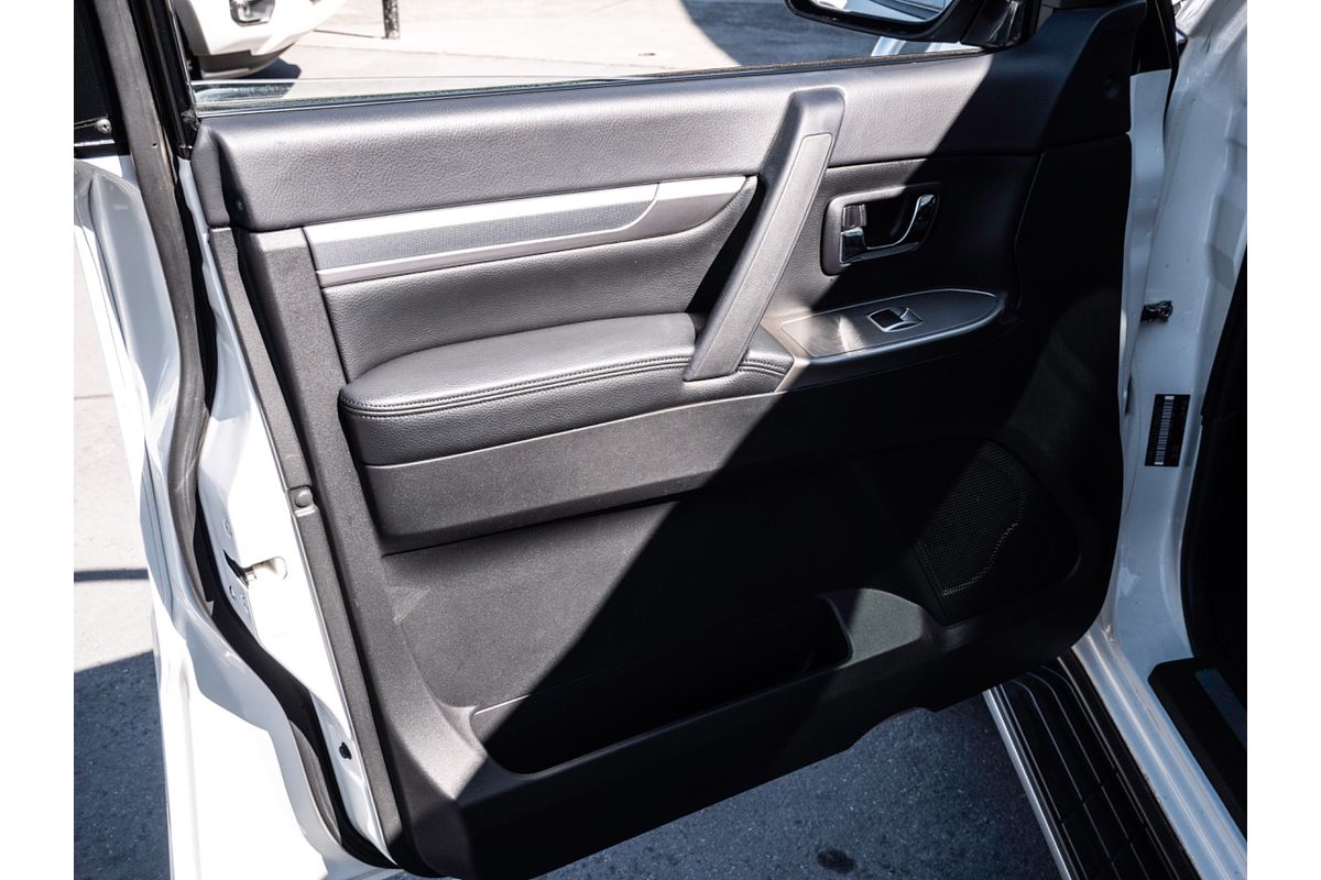2018 Mitsubishi Pajero Exceed NX