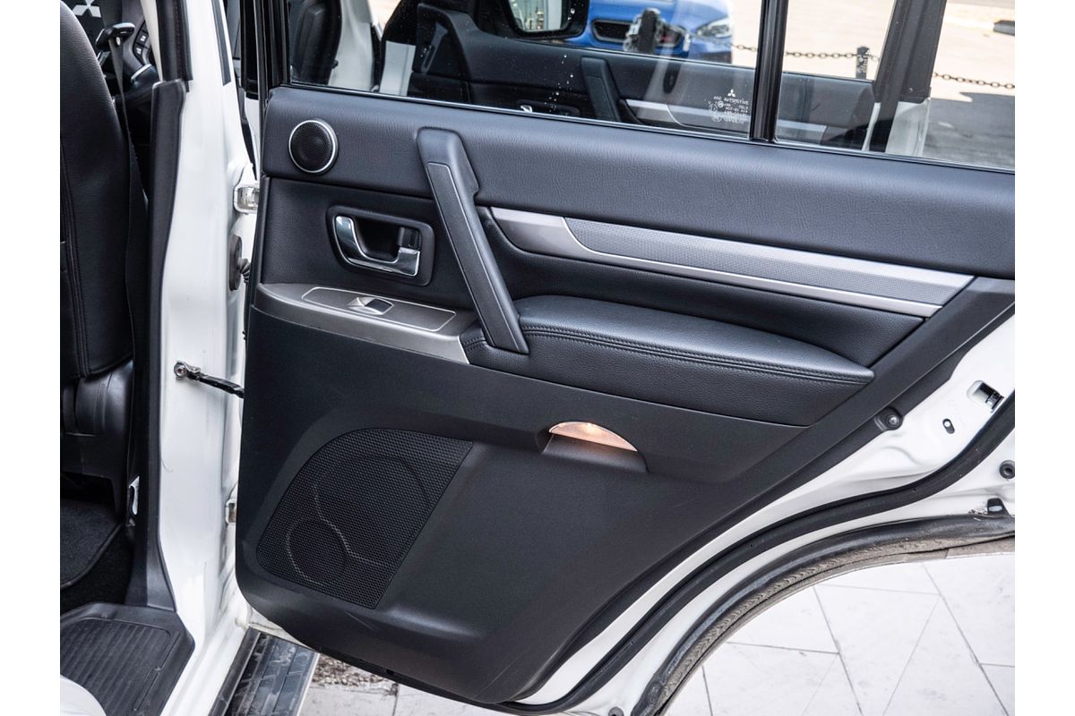 2018 Mitsubishi Pajero Exceed NX