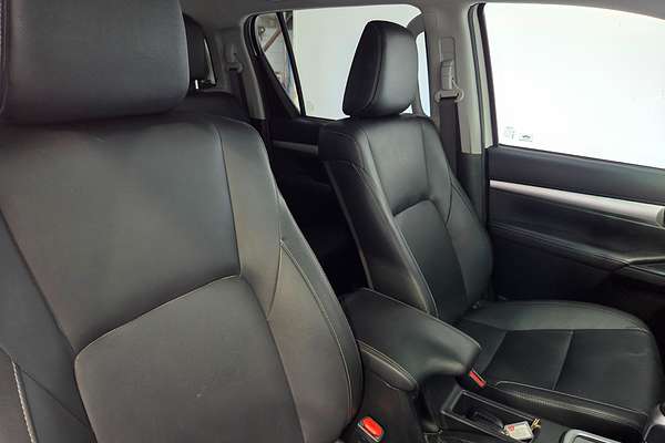 2020 Toyota Hilux SR5 GUN126R 4X4