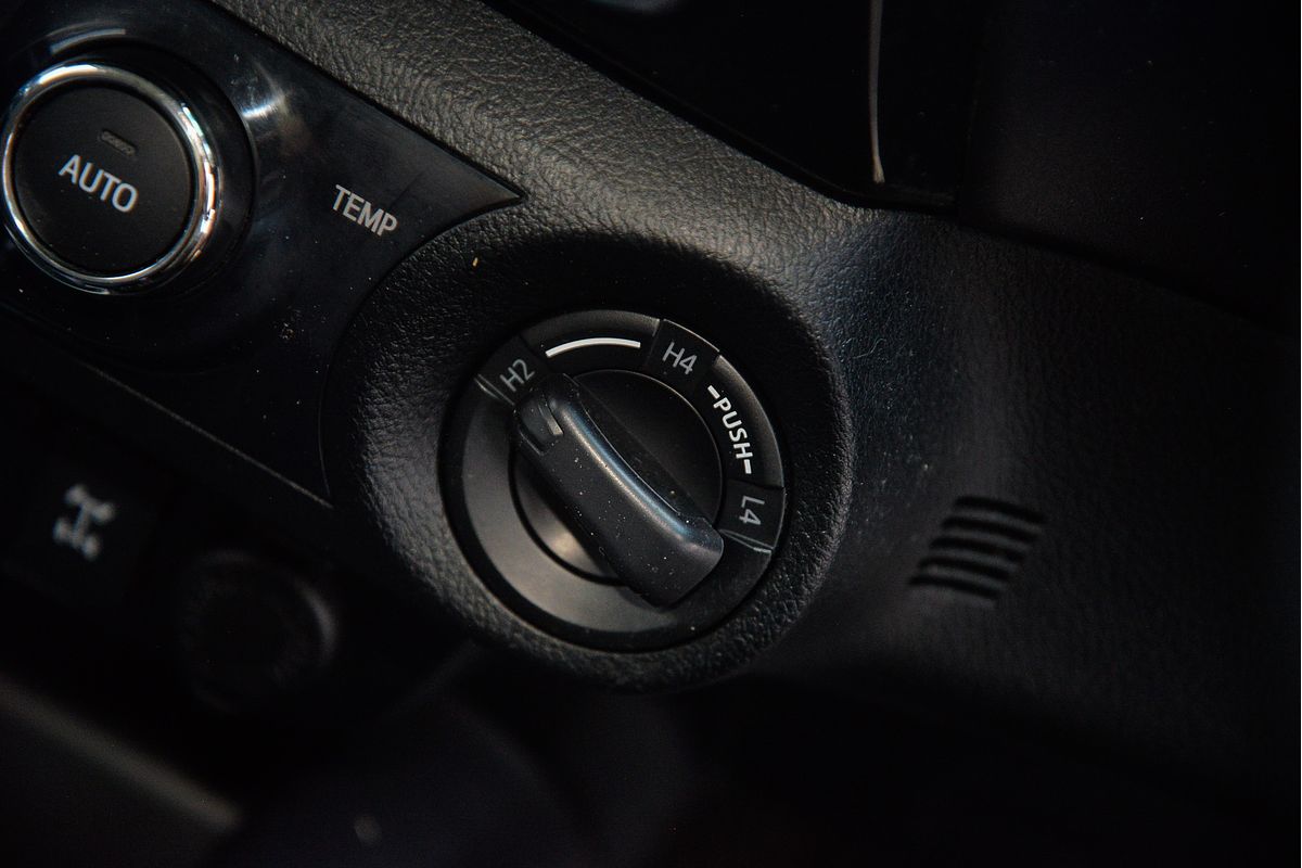 2016 Toyota Hilux SR5 GUN126R 4X4