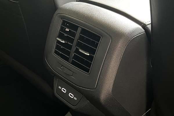 2024 Volkswagen T-Roc 140TSI R-Line D11