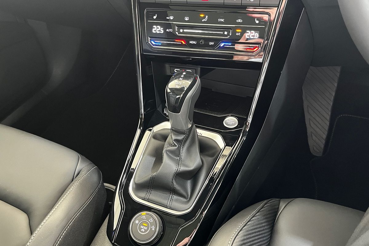 2024 Volkswagen T-Roc 140TSI R-Line D11
