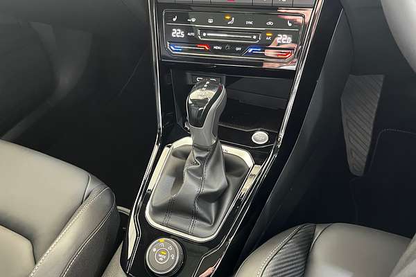 2024 Volkswagen T-Roc 140TSI R-Line D11