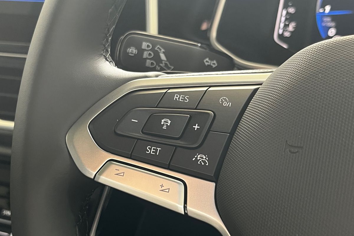 2024 Volkswagen T-Roc 140TSI R-Line D11