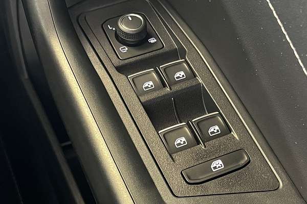 2024 Volkswagen T-Roc 140TSI R-Line D11